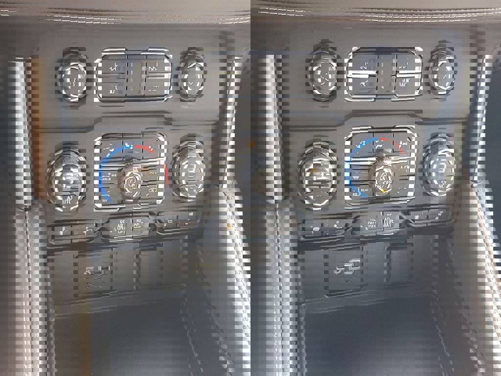 Used 2022 Chevrolet Tahoe Z71 w/ Luxury Package image 19