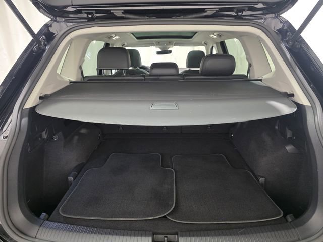 Certified 2023 Volkswagen Tiguan SE w/ Panoramic Sunroof Package image 37