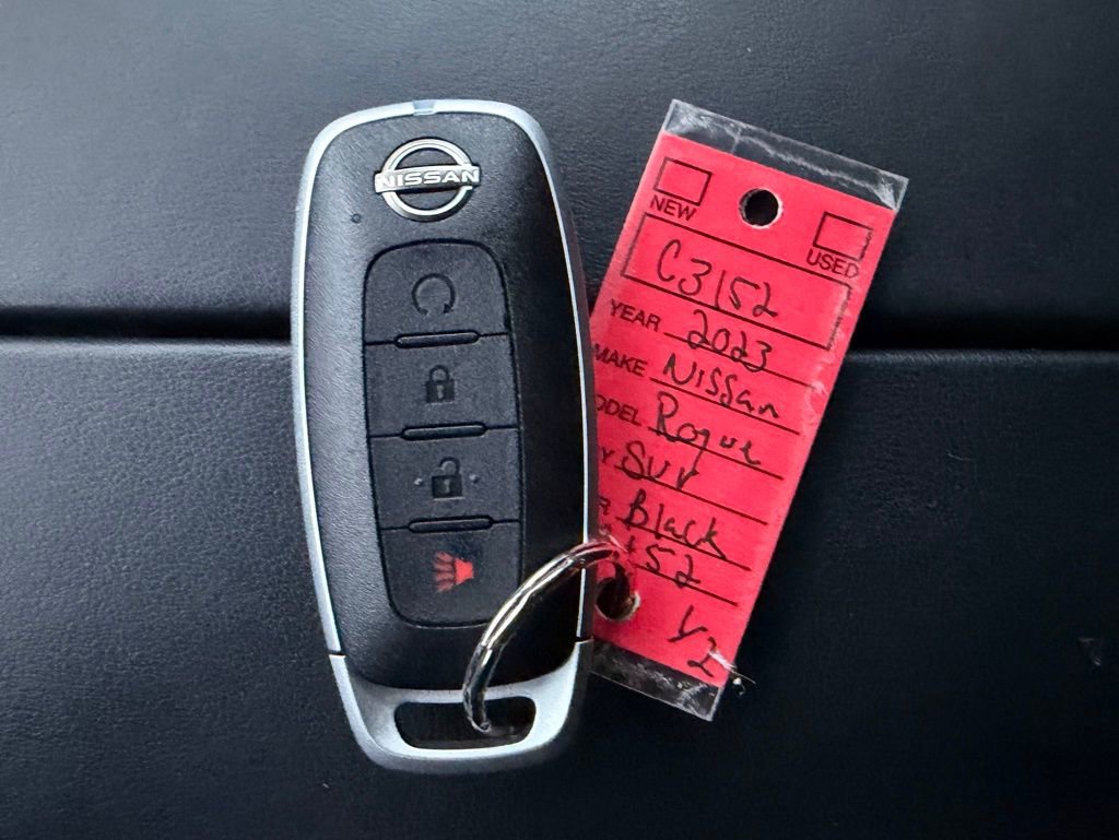 Used 2023 Nissan Rogue SV image 33