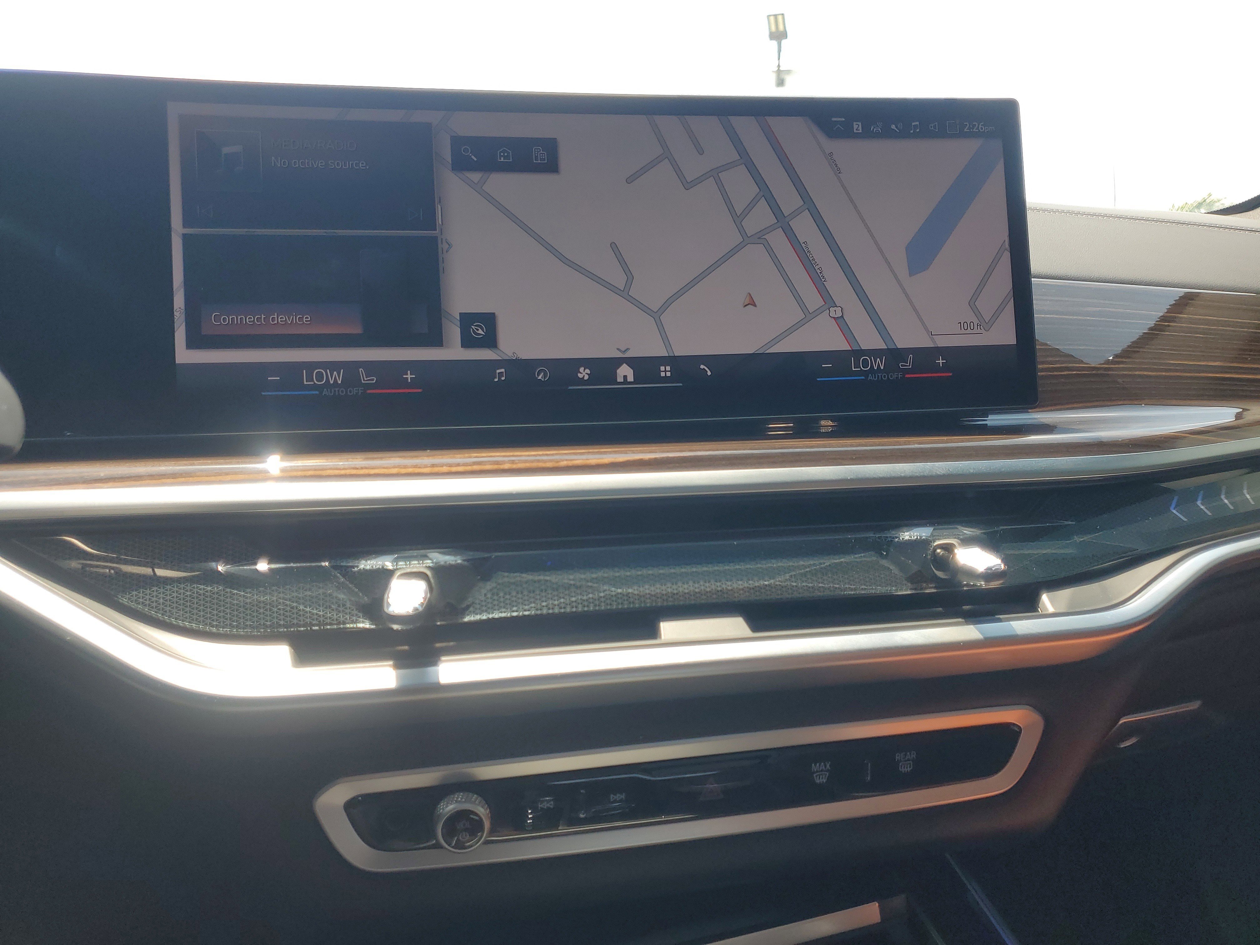 Used 2025 BMW X5 sDrive40i w/ Executive Package RWD image 27