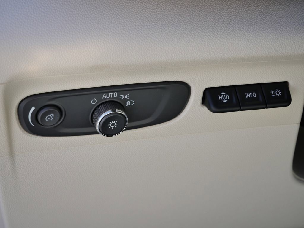 Used 2022 Buick Envision Avenir w/ Technology Package II AWD/4WD image 39