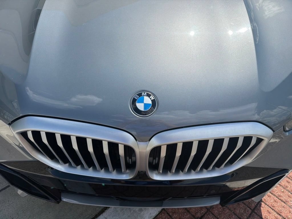 Used 2024 BMW X5 xDrive40i w/ M Sport Package AWD/4WD image 13