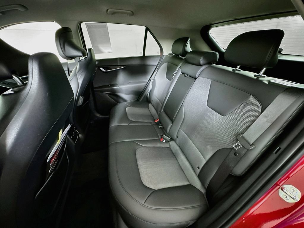 Used 2025 Kia Niro EX w/ EX Cold Weather Package FWD image 24