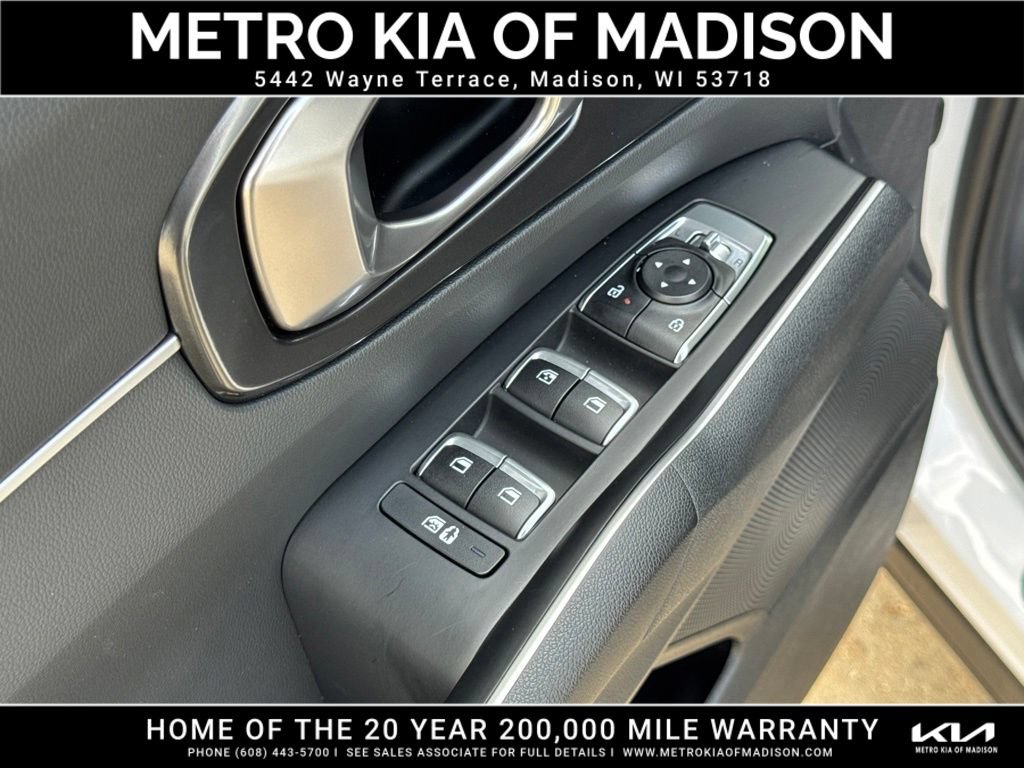Used 2025 Kia Sorento LX FWD image 12