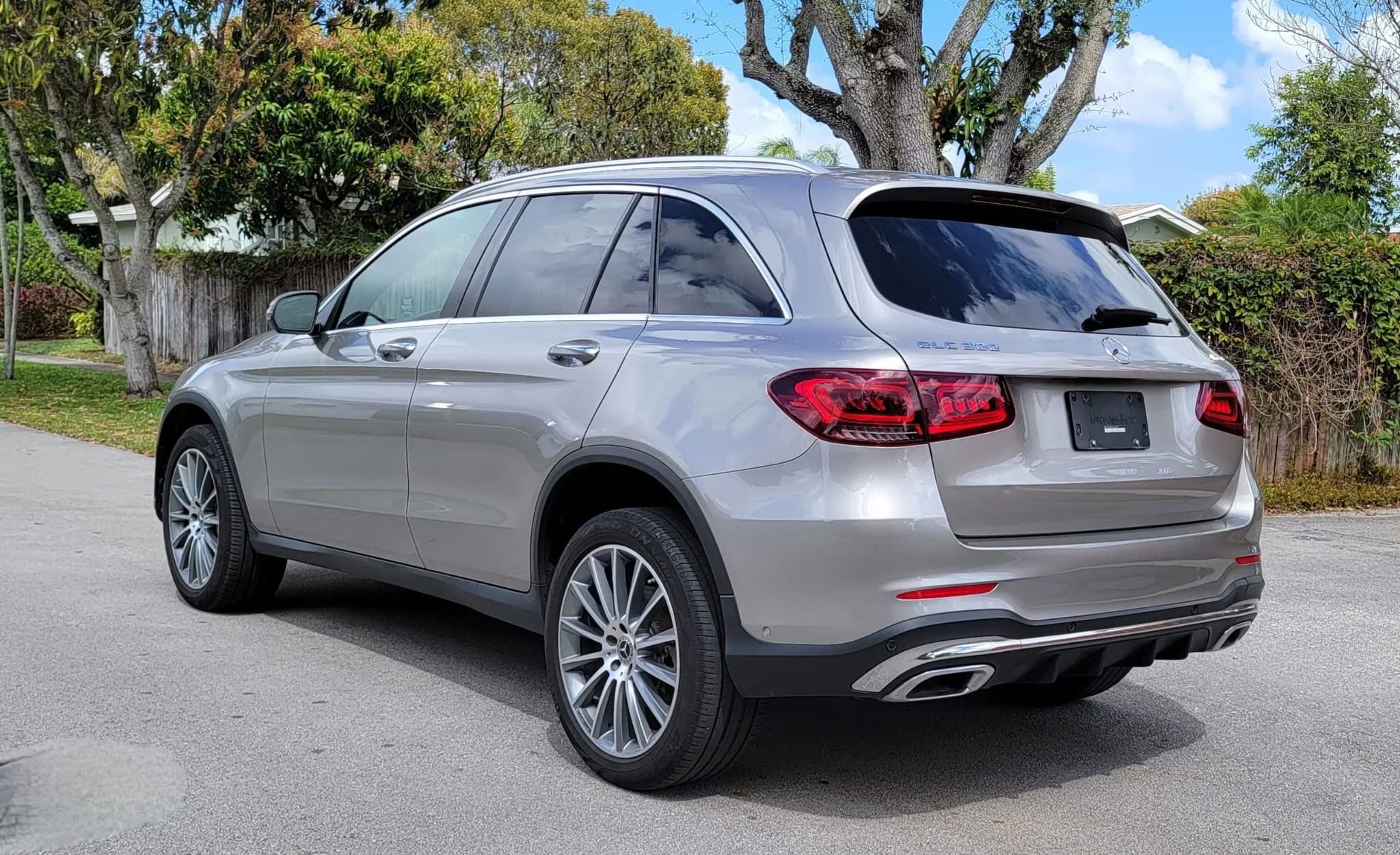 Used 2022 Mercedes-Benz GLC 300 4MATIC w/ AMG Line image 13