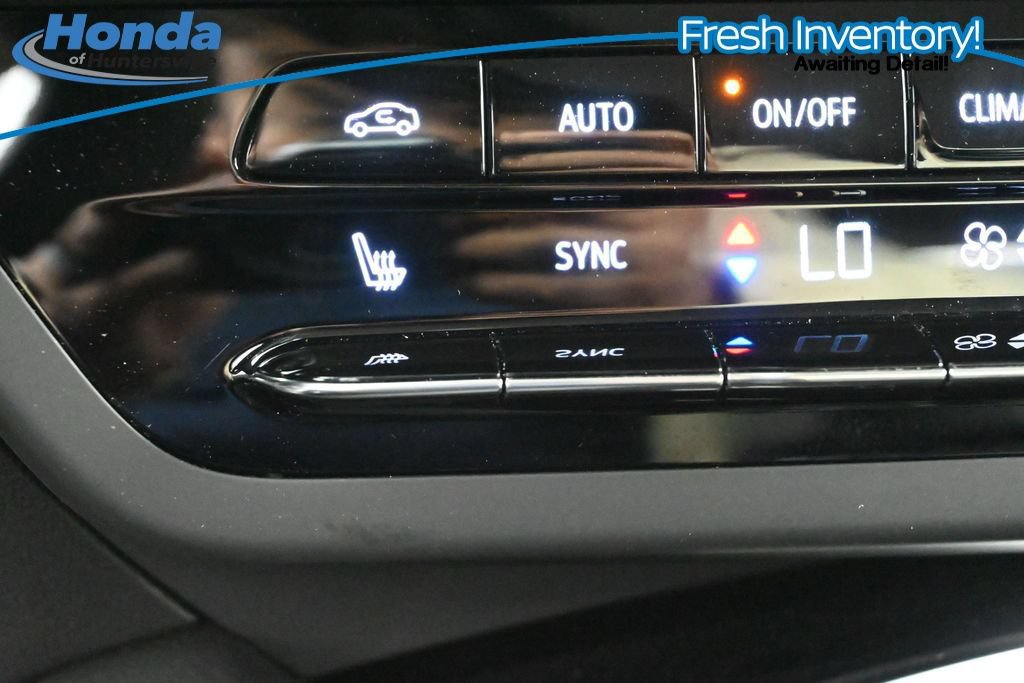 Used 2023 Buick Envision Essence AWD/4WD image 16