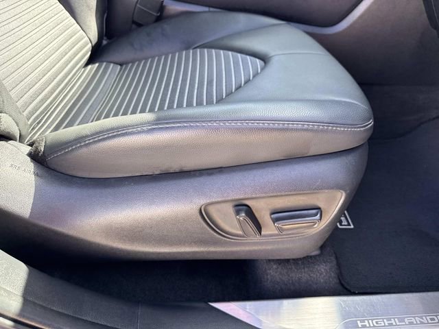 Used 2023 Toyota Highlander XSE FWD image 30