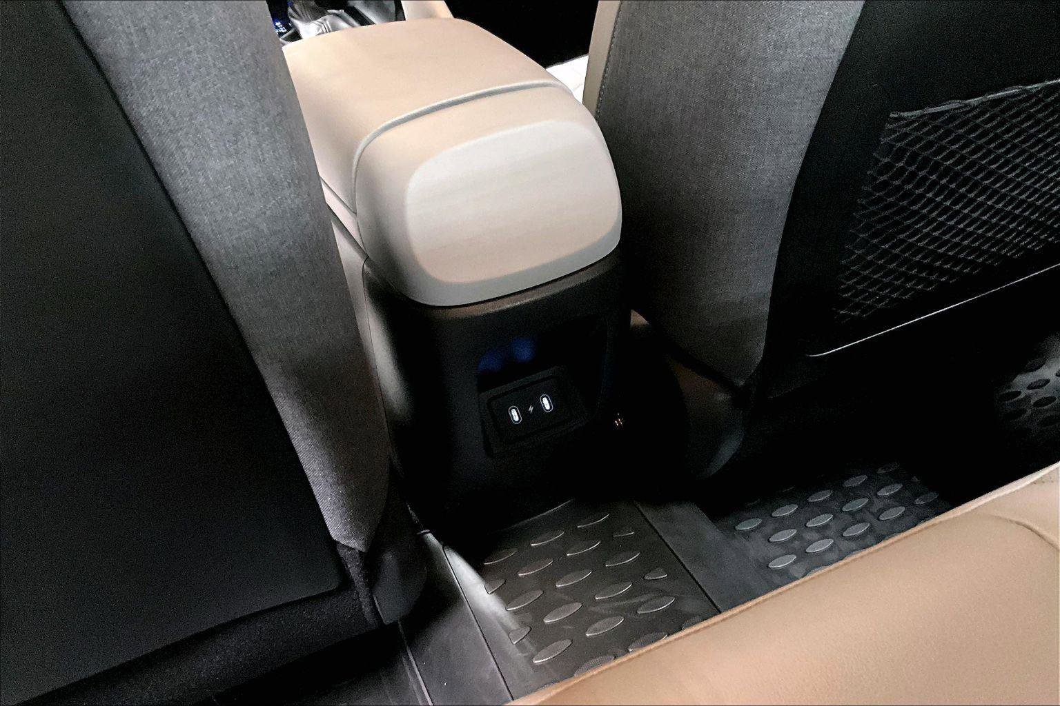 Used 2025 Hyundai Elantra Limited image 33