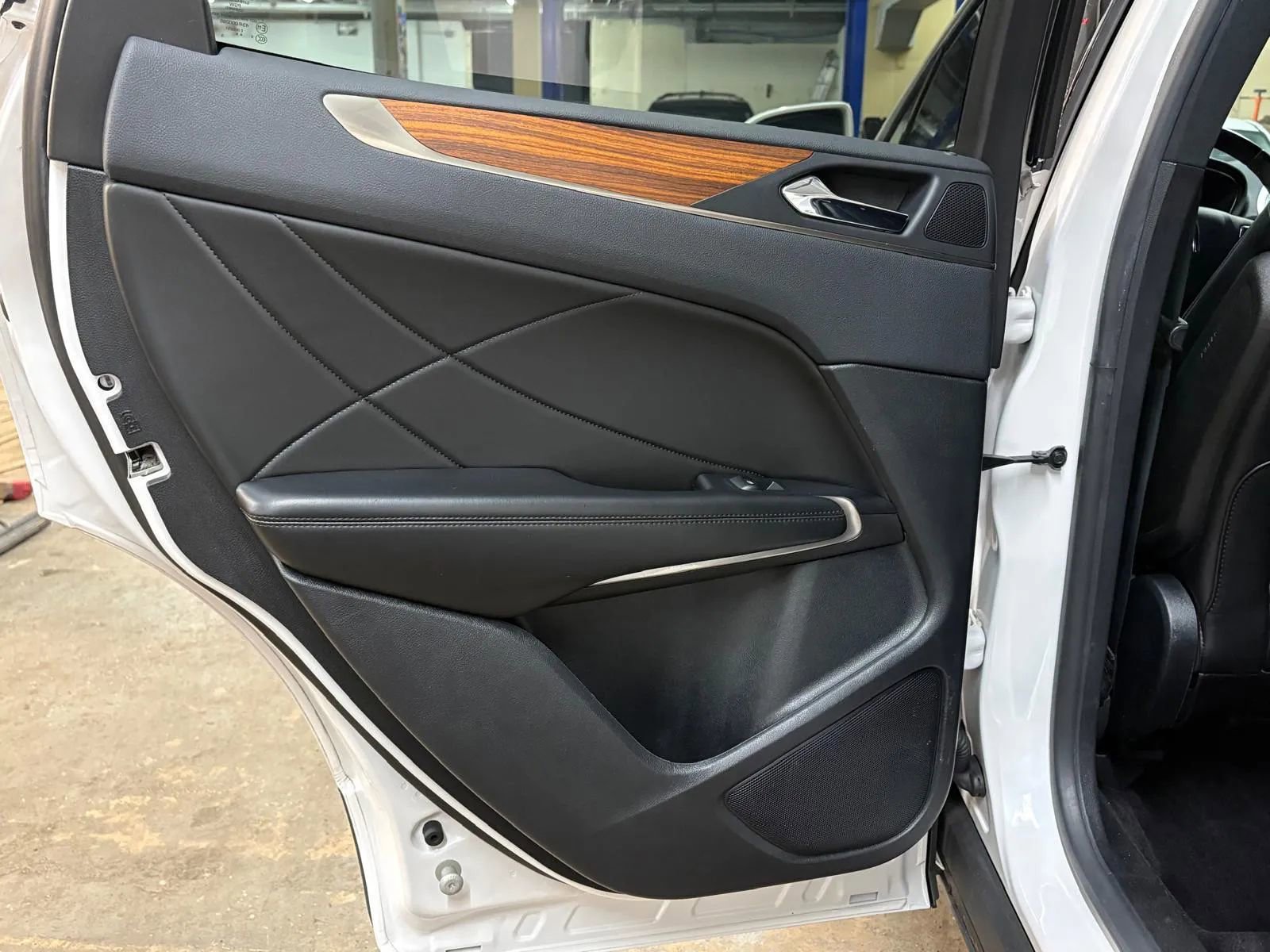 Used 2017 Lincoln MKC Reserve AWD/4WD image 27