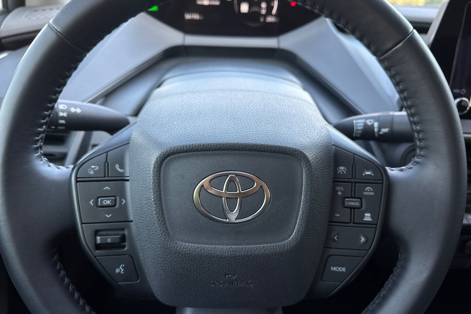 Used 2025 Toyota Prius LE FWD image 22