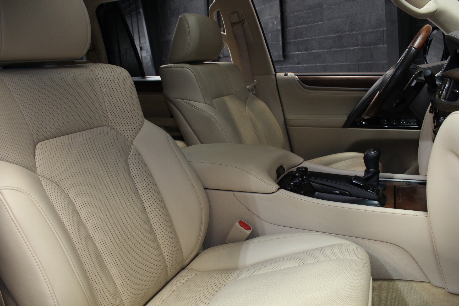 Used 2021 Lexus LX 570 4WD w/ Luxury Package image 52