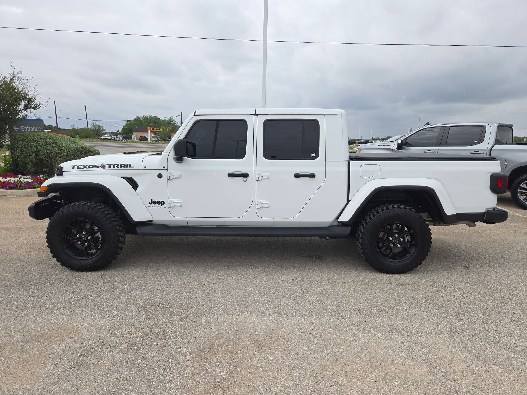 Used 2025 Jeep Gladiator Sport AWD/4WD image 6