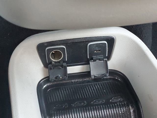 Used 2018 Chrysler Pacifica Limited image 33