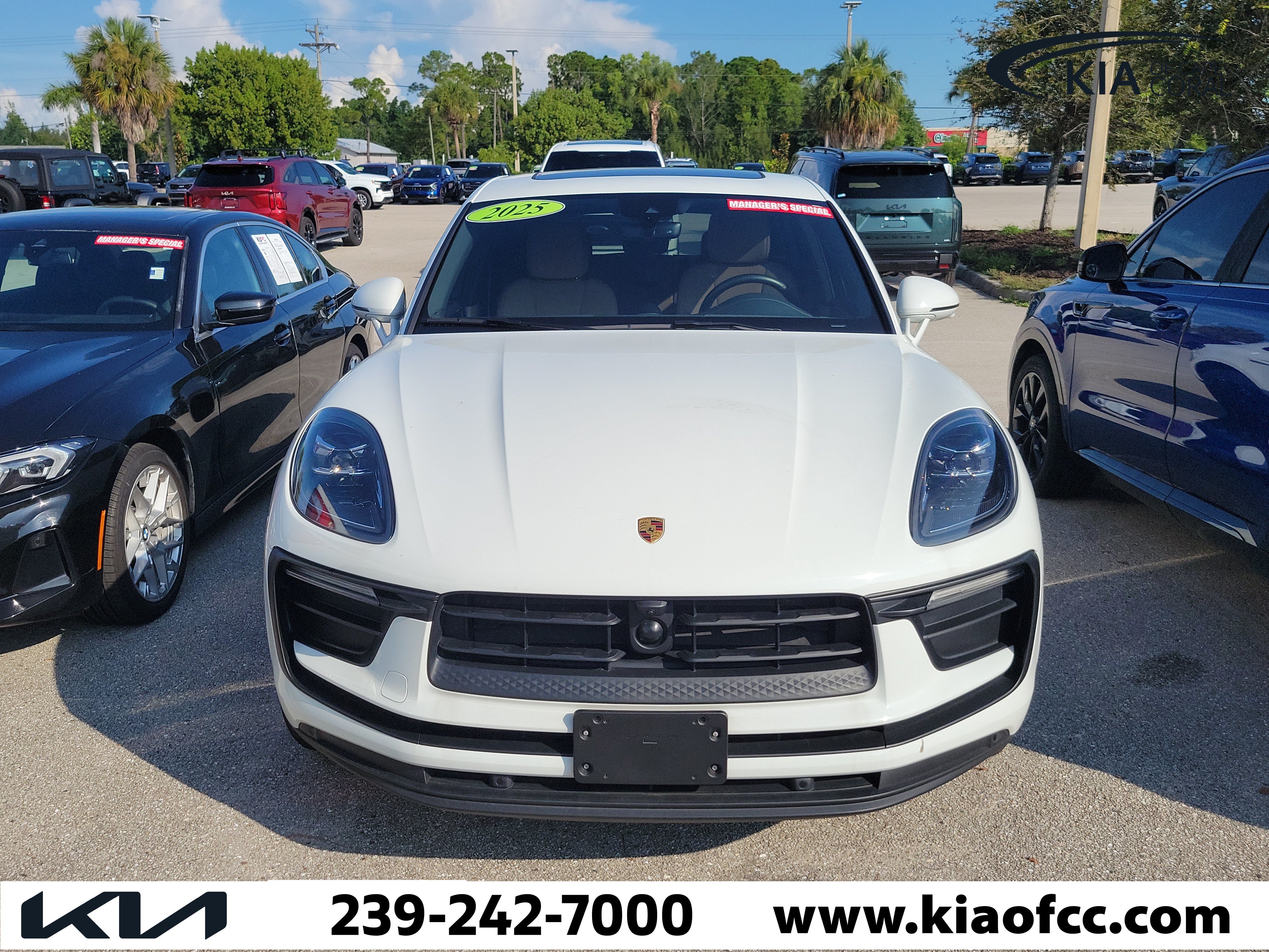Used 2025 Porsche Macan AWD/4WD image 3