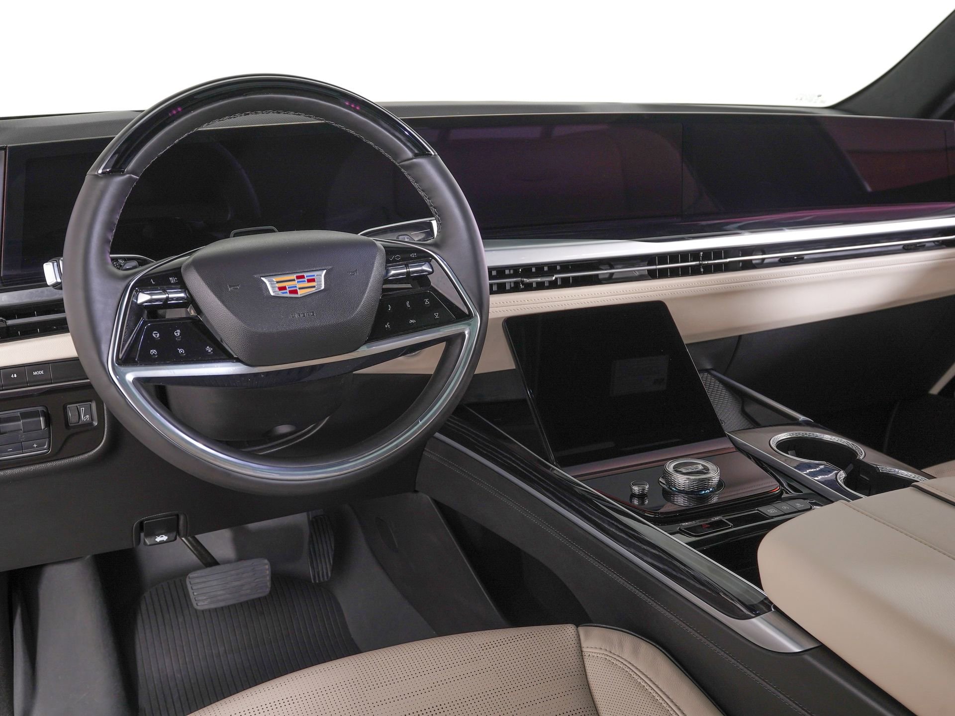 Used 2025 Cadillac Escalade ESV Sport w/ LPO, ONYX Package AWD/4WD image 17