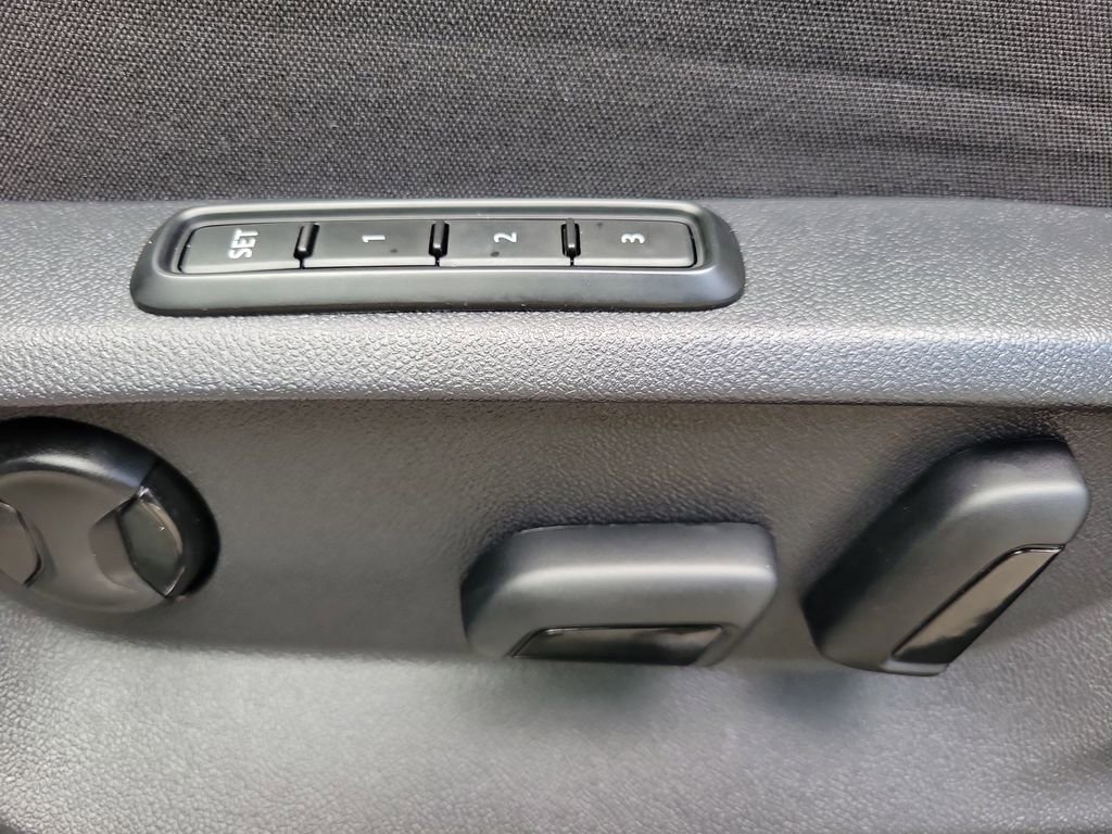 Used 2023 Volkswagen Atlas Cross Sport SEL Premium R-Line image 23