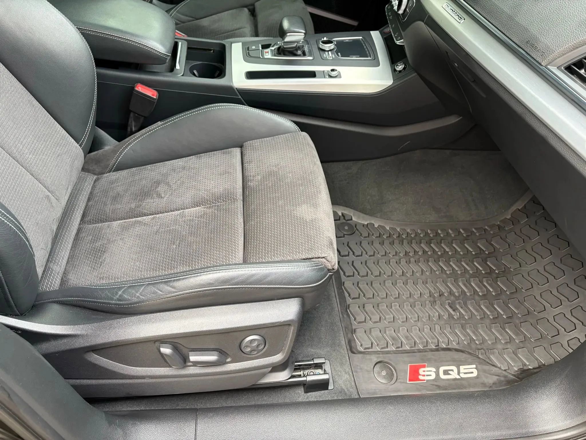Used 2018 Audi SQ5 Premium Plus w/ Navigation Package AWD/4WD image 9