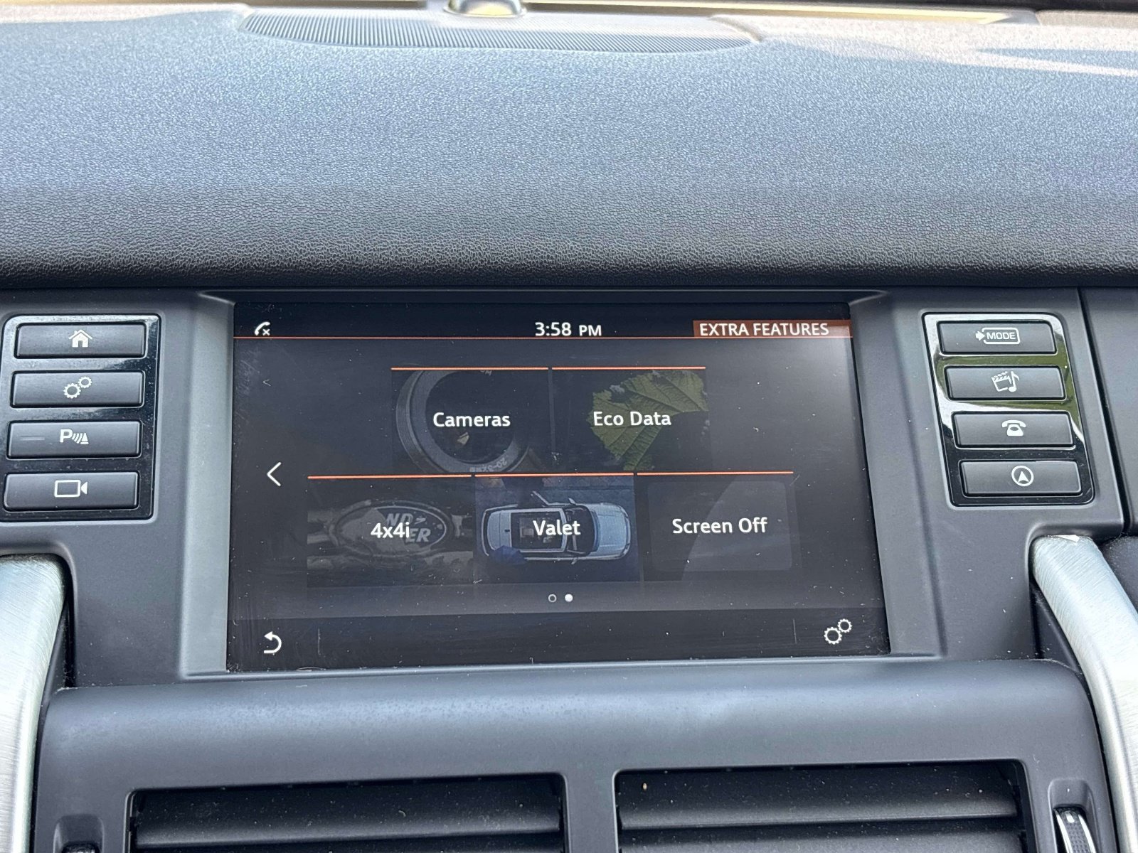 Used 2017 Land Rover Discovery Sport SE AWD/4WD image 24