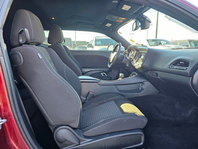 Used 2022 Dodge Challenger SXT RWD image 10
