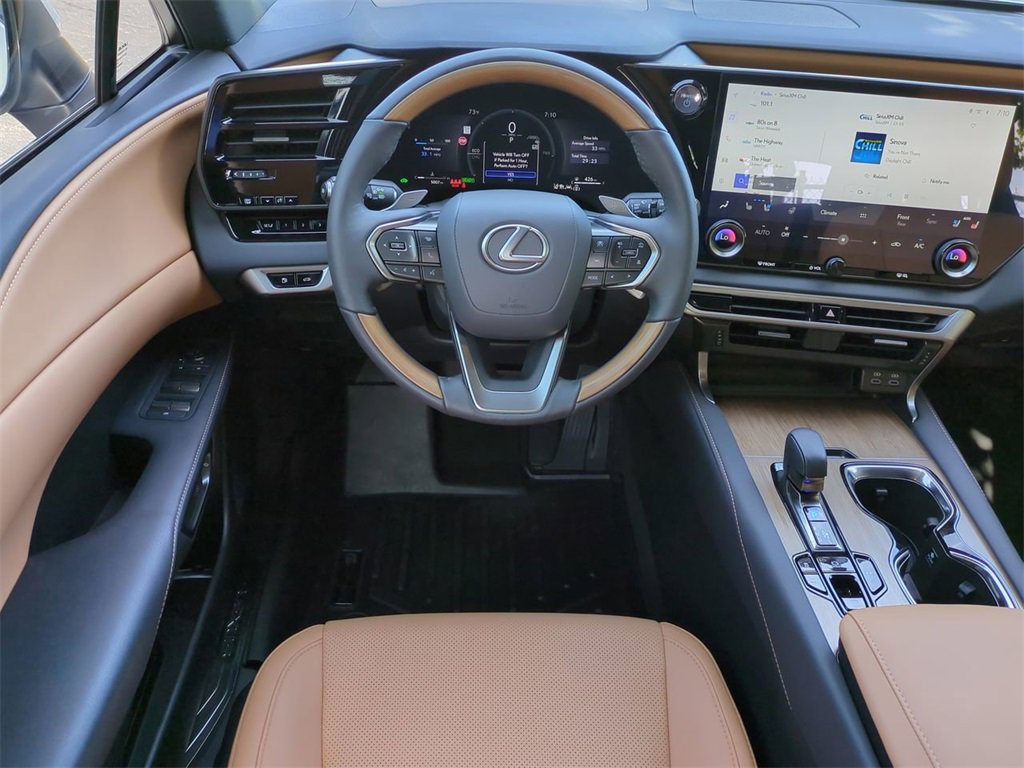 Used 2025 Lexus RX 350h image 16