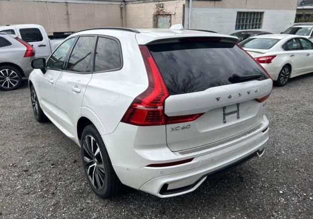 Used 2023 Volvo XC60 B5 Plus w/ Climate Package AWD/4WD image 3
