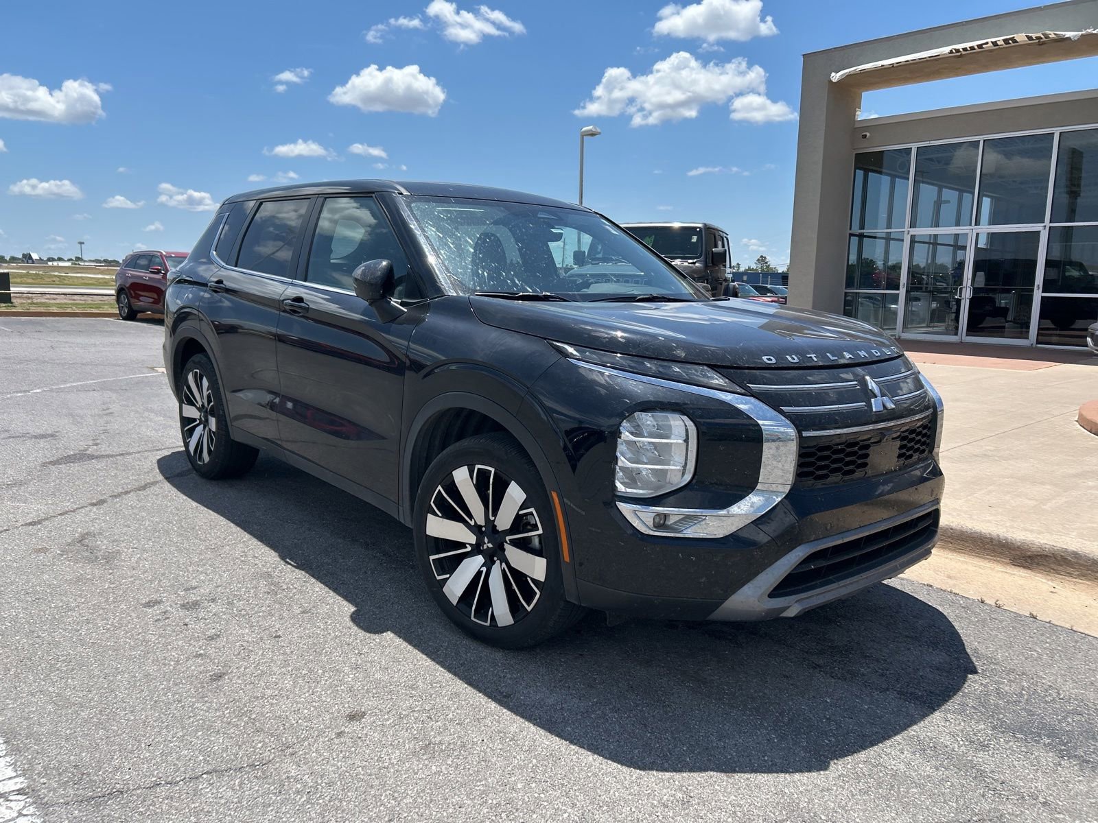 Used 2025 Mitsubishi Outlander SE FWD image 3