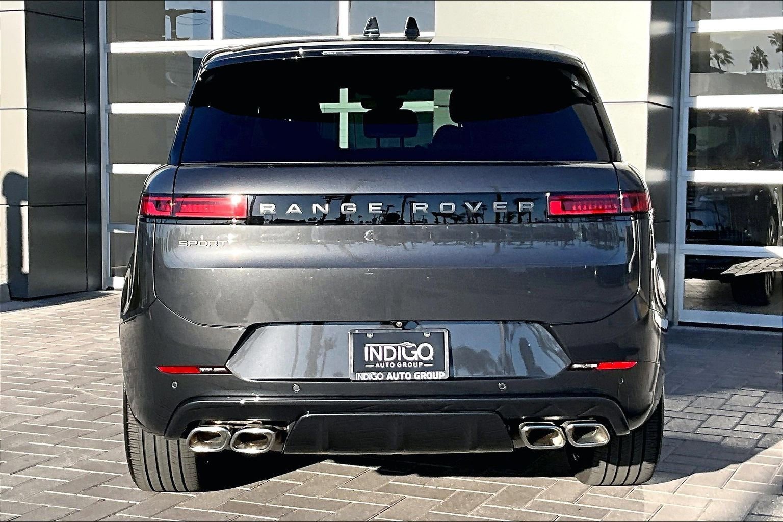 Used 2025 Land Rover Range Rover Sport Dynamic SE image 4