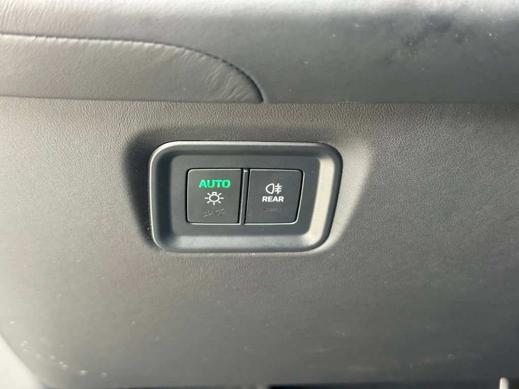 Certified 2025 Porsche Cayenne E-Hybrid AWD/4WD image 35