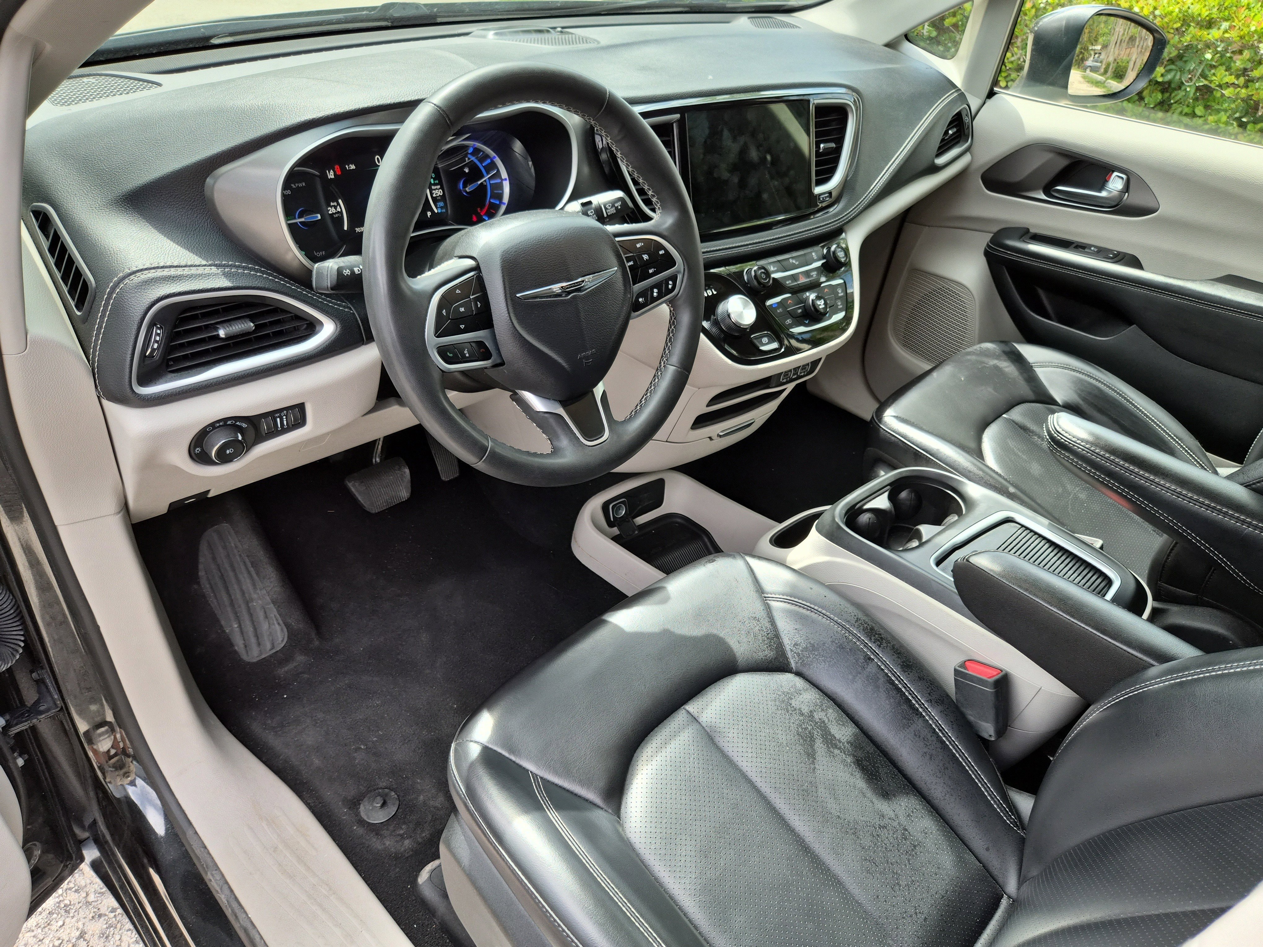 Used 2023 Chrysler Pacifica Touring-L image 19