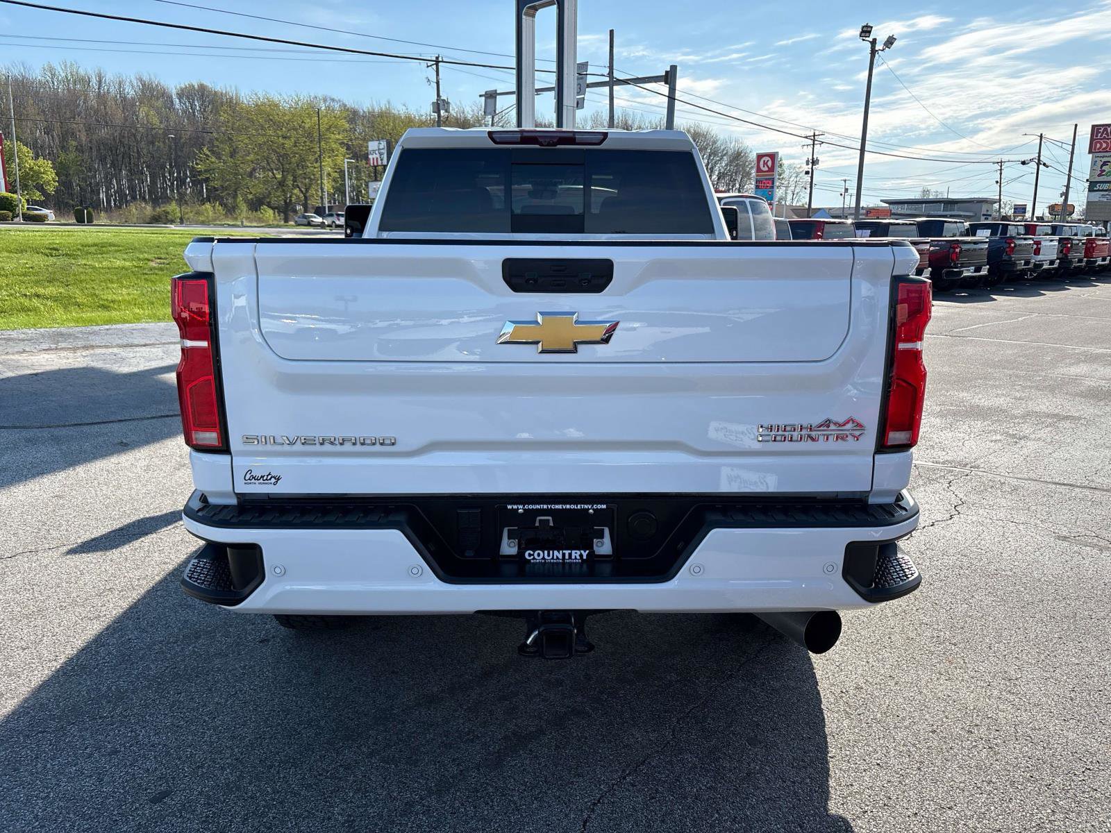 Used 2024 Chevrolet Silverado 2500 High Country w/ High Country Premium Package AWD/4WD image 3