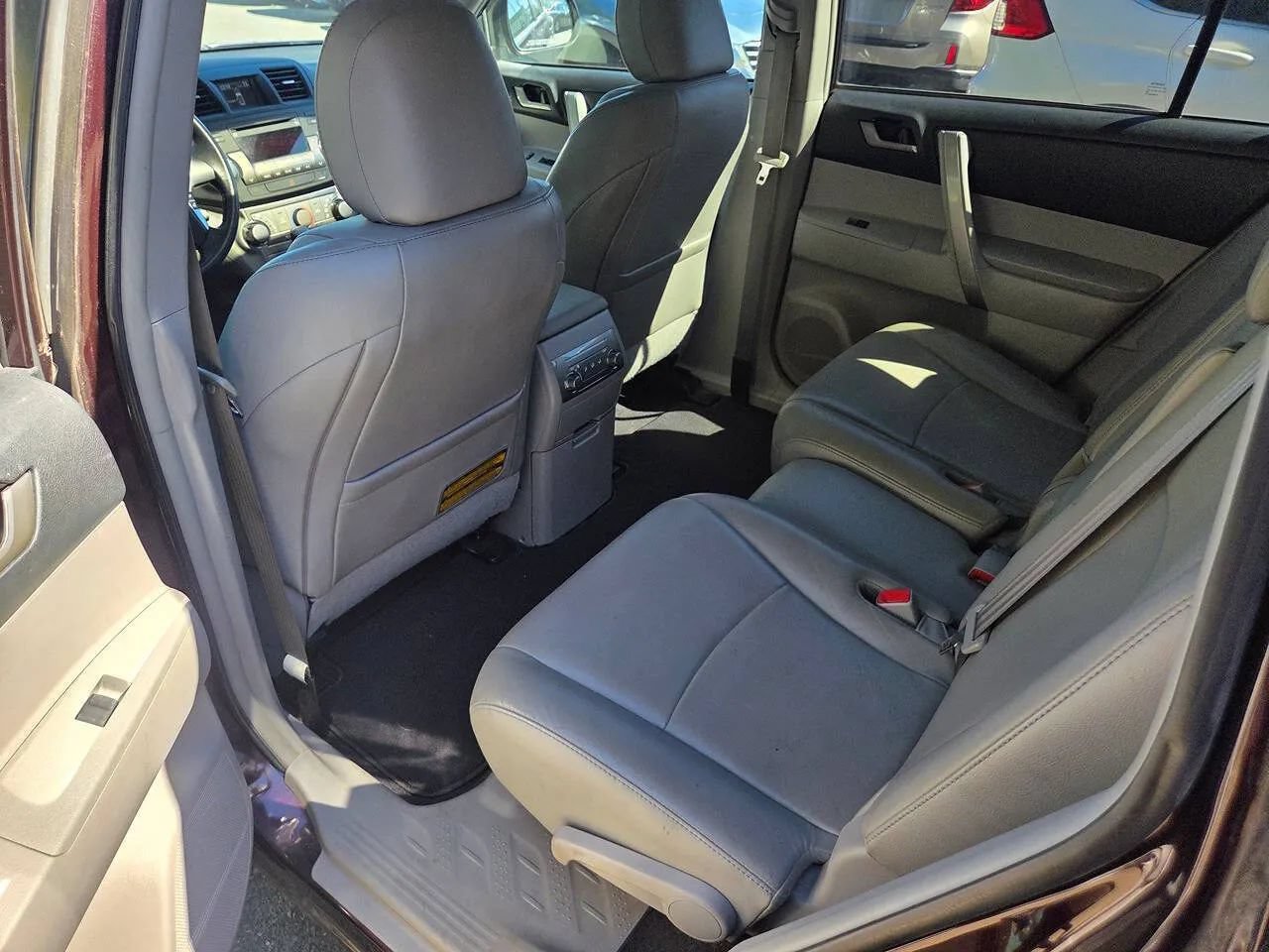 Used 2012 Toyota Highlander SE w/ Tow Pkg AWD/4WD image 44