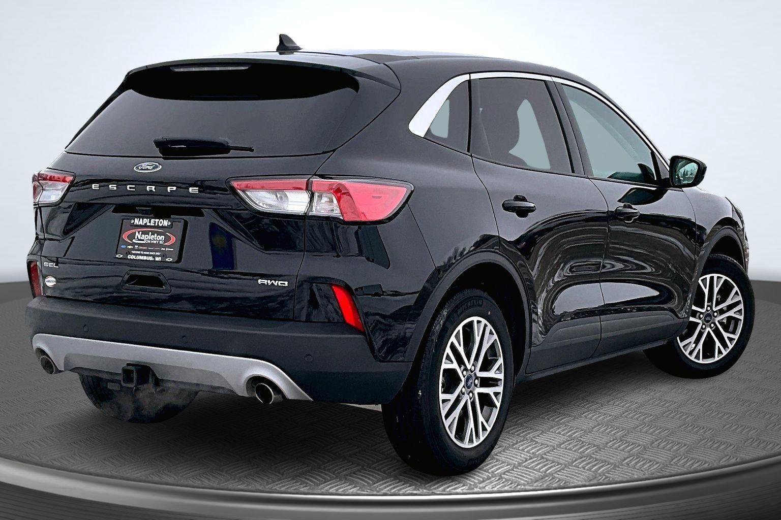 Used 2022 Ford Escape SEL w/ Technology Package image 2