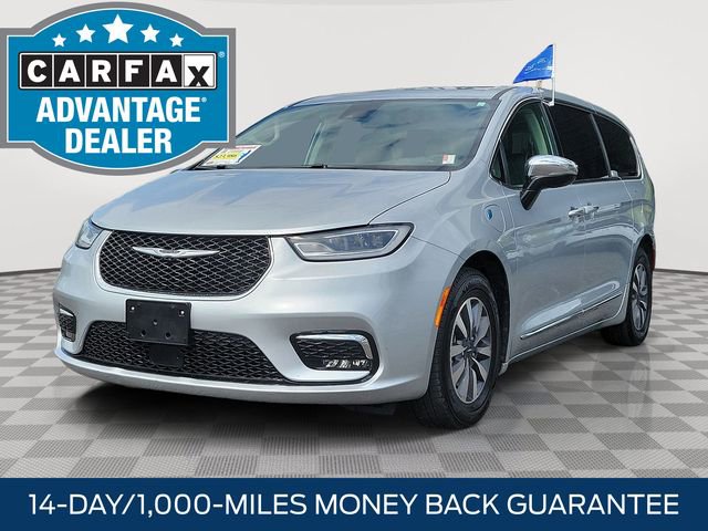 Used 2023 Chrysler Pacifica Limited image 3