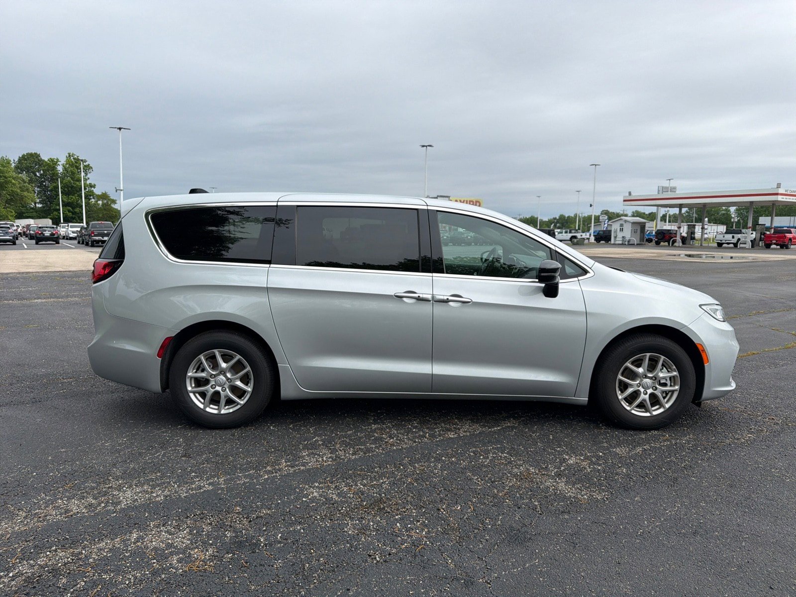 New 2026 Chrysler Pacifica Select FWD image 4