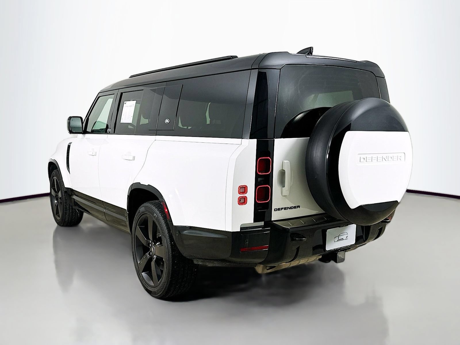 Used 2024 Land Rover Defender 130 X-Dynamic SE AWD/4WD image 7