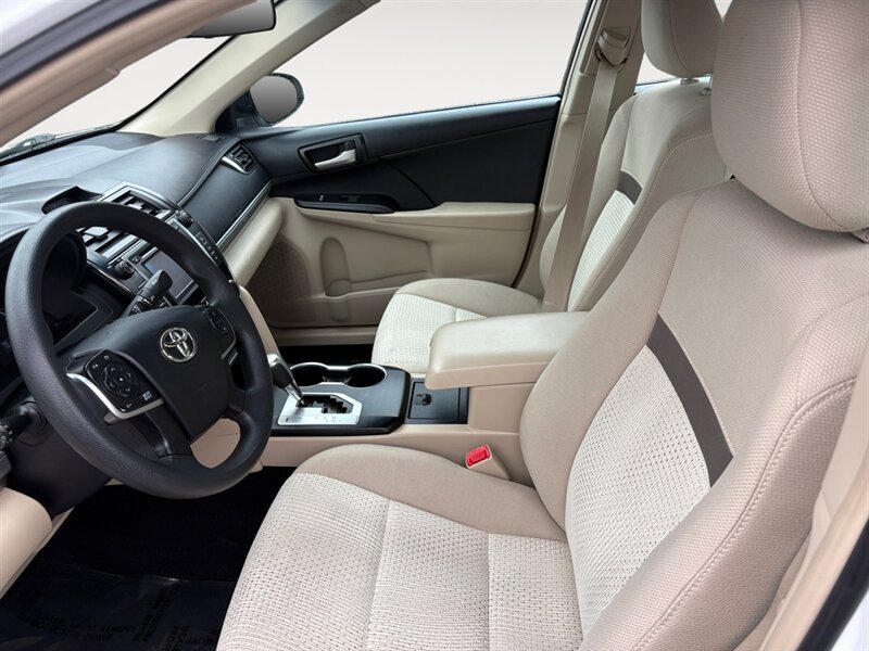 Used 2013 Toyota Camry LE FWD image 10