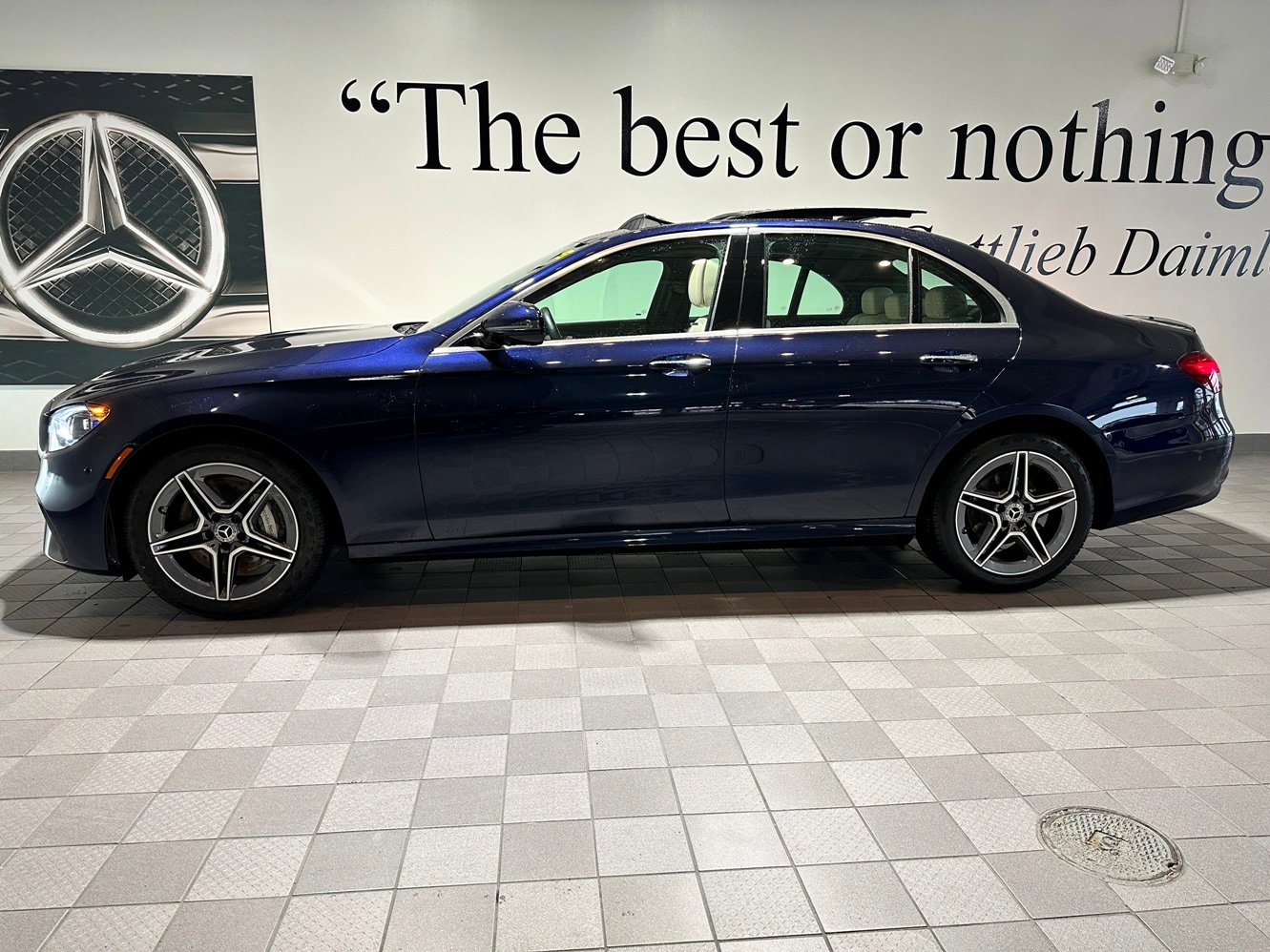 Used 2023 Mercedes-Benz E 350 4MATIC Sedan image 7