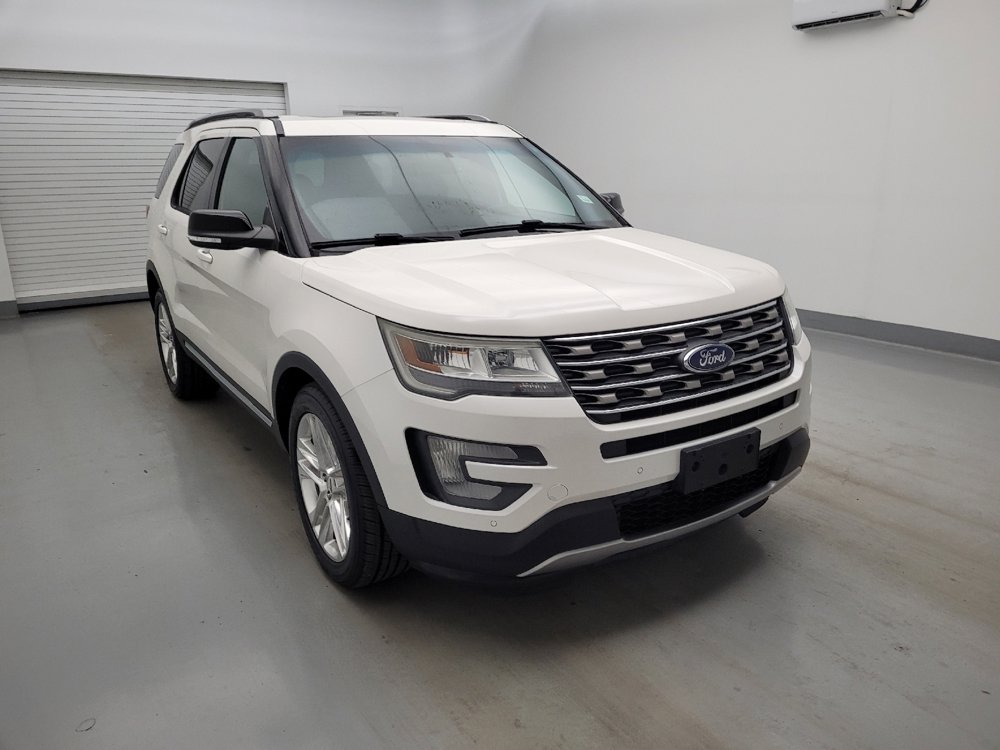 Used 2016 Ford Explorer XLT w/ Equipment Group 202A AWD/4WD image 13