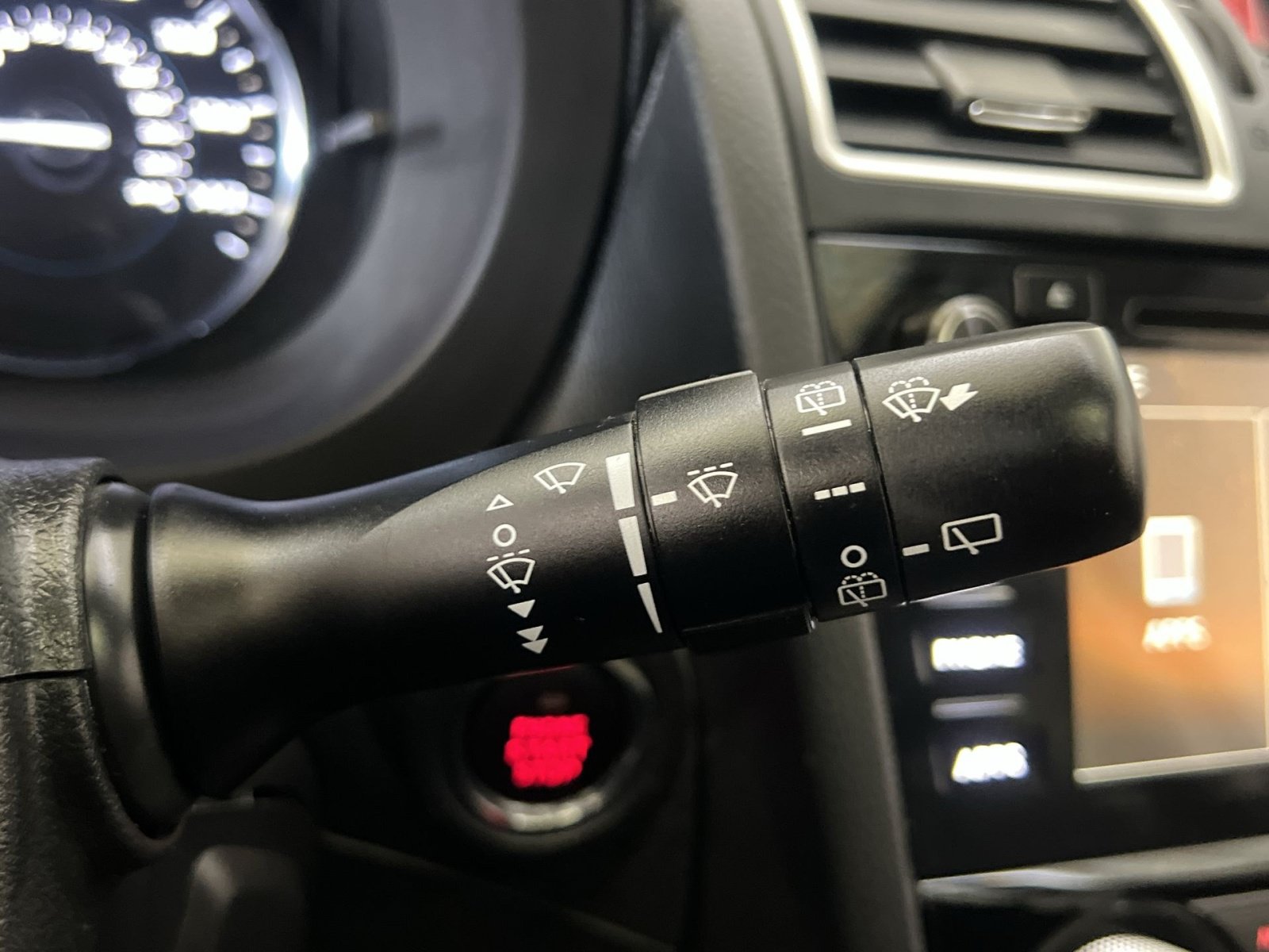 Used 2017 Subaru Forester 2.5i Touring AWD/4WD image 35