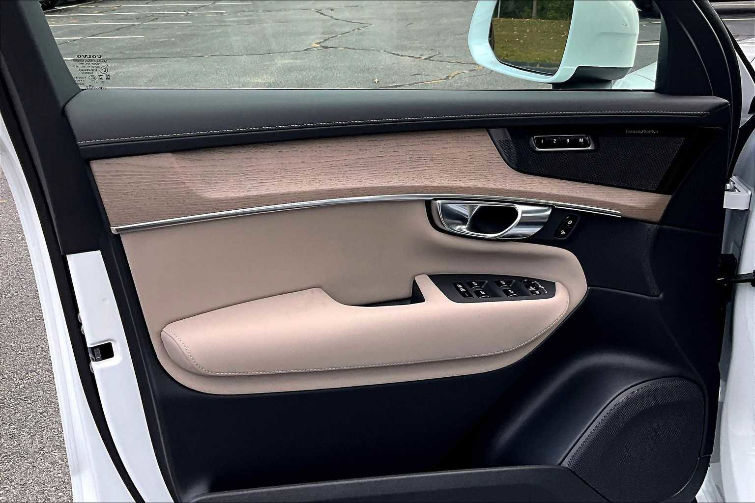 New 2026 Volvo XC90 B6 Plus image 11