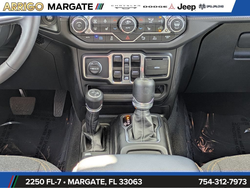 Used 2025 Jeep Wrangler Unlimited Sahara w/ Safety Group AWD/4WD image 19