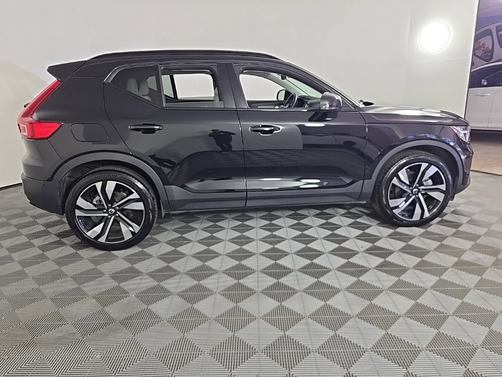 Certified 2025 Volvo XC40 B5 Ultra AWD/4WD image 8