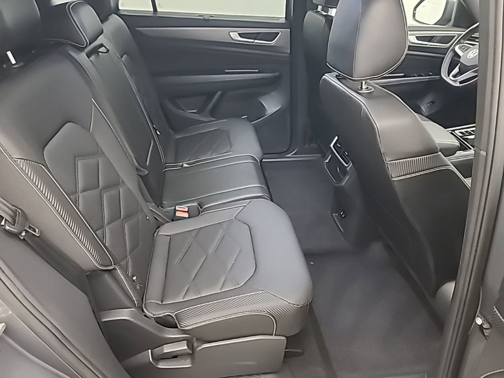 Used 2025 Volkswagen Atlas Cross Sport SE image 16