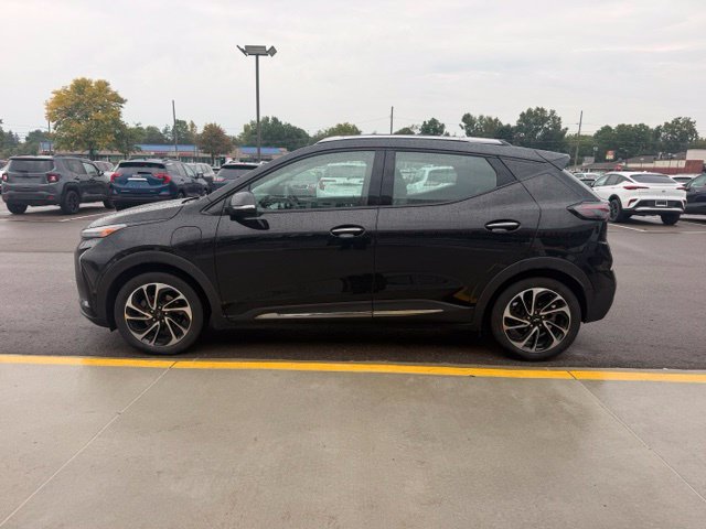 Used 2023 Chevrolet Bolt EUV Premier w/ Sun & Sound Package FWD image 10