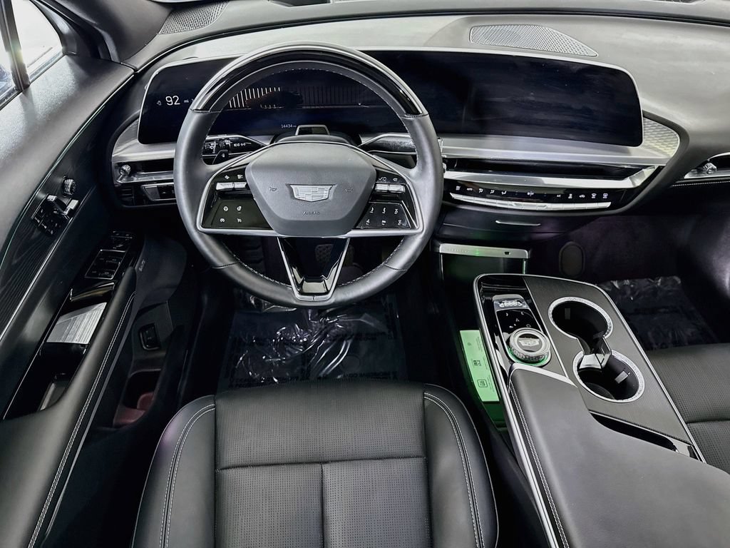 Used 2024 Cadillac Lyriq Luxury AWD/4WD image 3