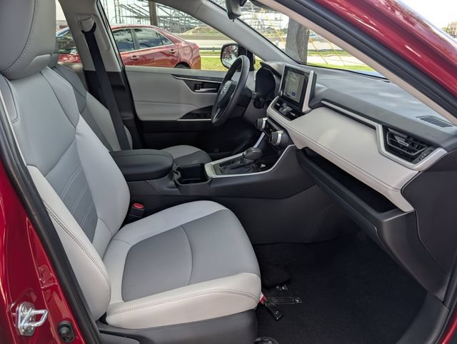 Used 2025 Toyota RAV4 XLE Premium FWD image 33
