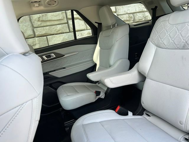 Used 2025 Ford Explorer Platinum w/ LUX Leather Package AWD/4WD image 9