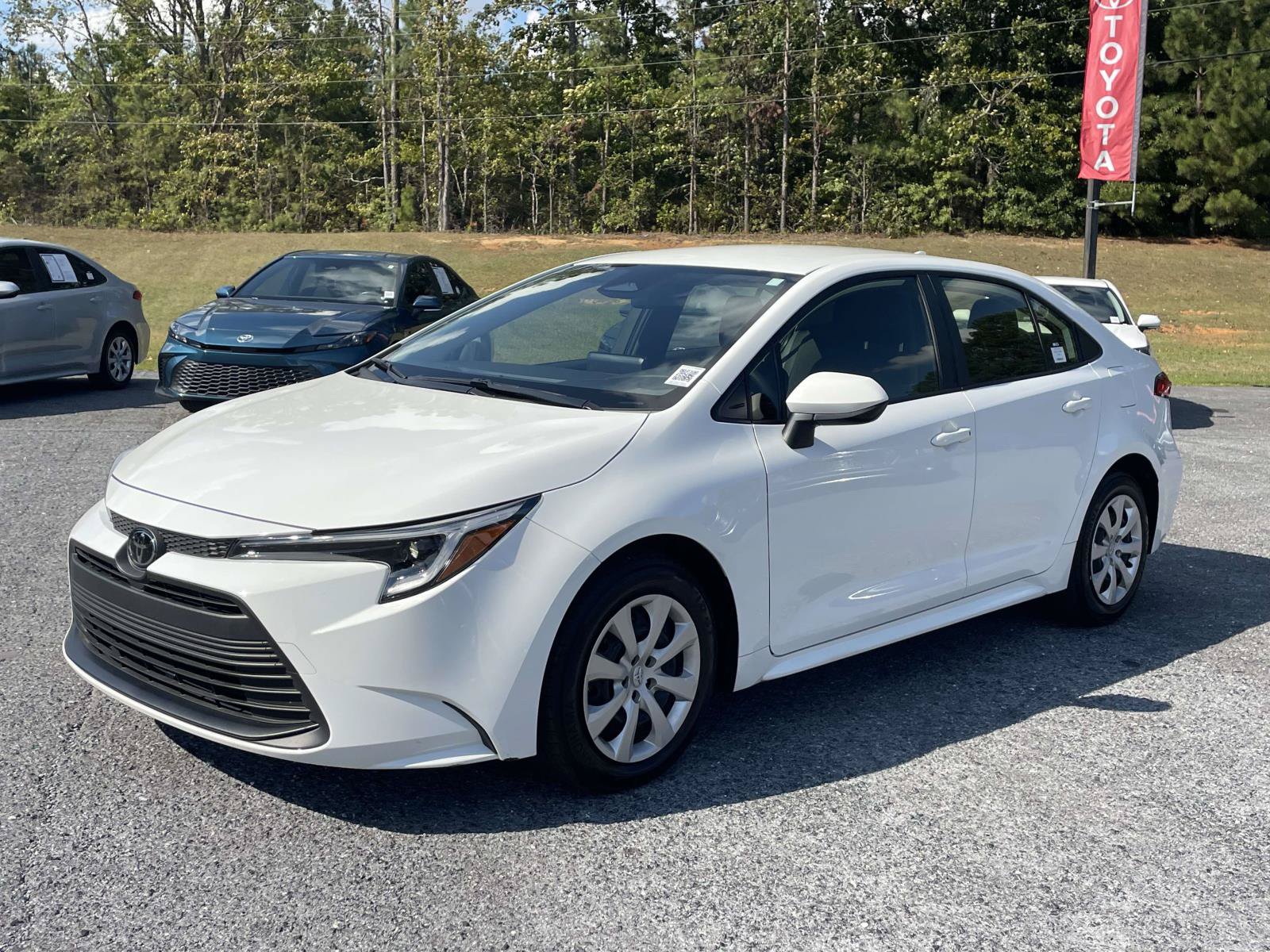 Used 2026 Toyota Corolla LE FWD image 5