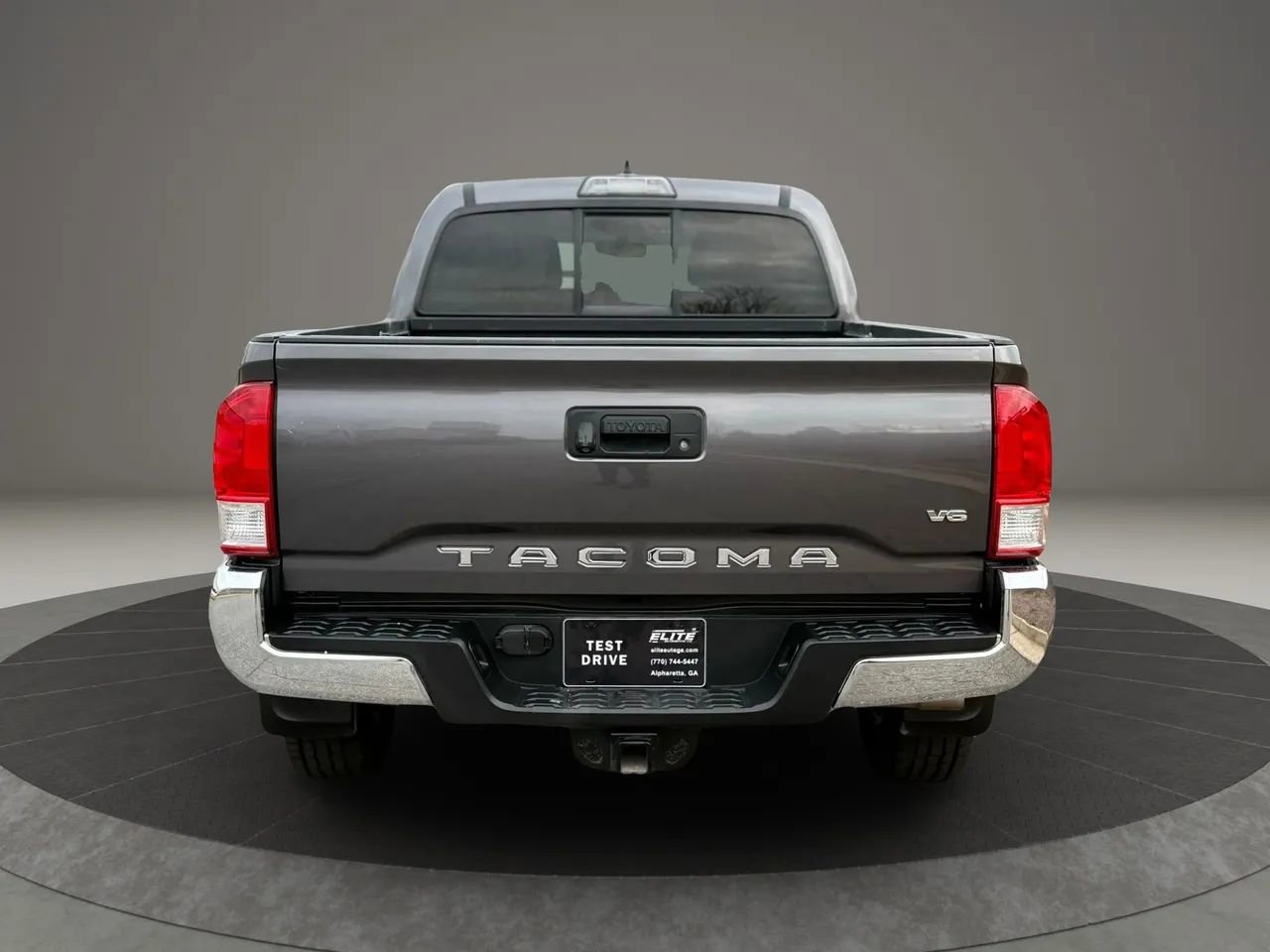 Used 2017 Toyota Tacoma SR5 w/ Tow Package image 5