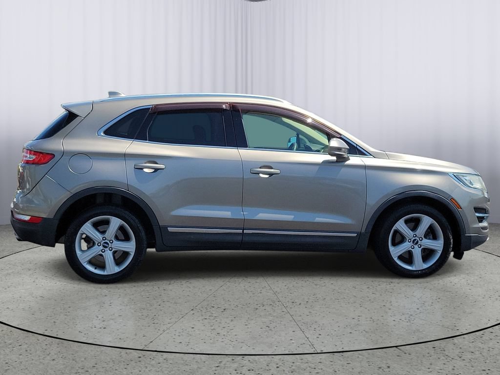 Used 2017 Lincoln MKC Premiere FWD image 2
